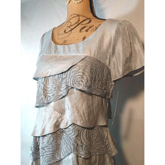 London Times Women Scalloped Silver Floral Dress Size 10P‎ - Picture 3 of 8